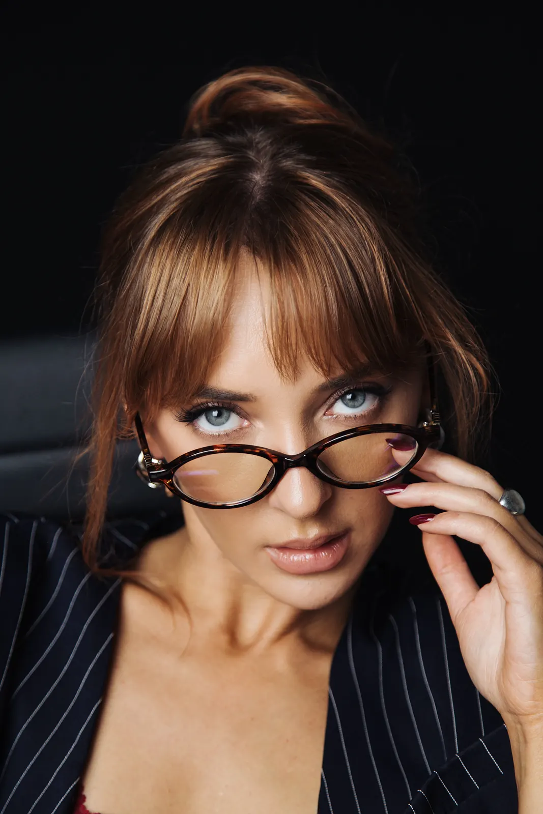 Крупный коммерческий портрет в editorial-стиле